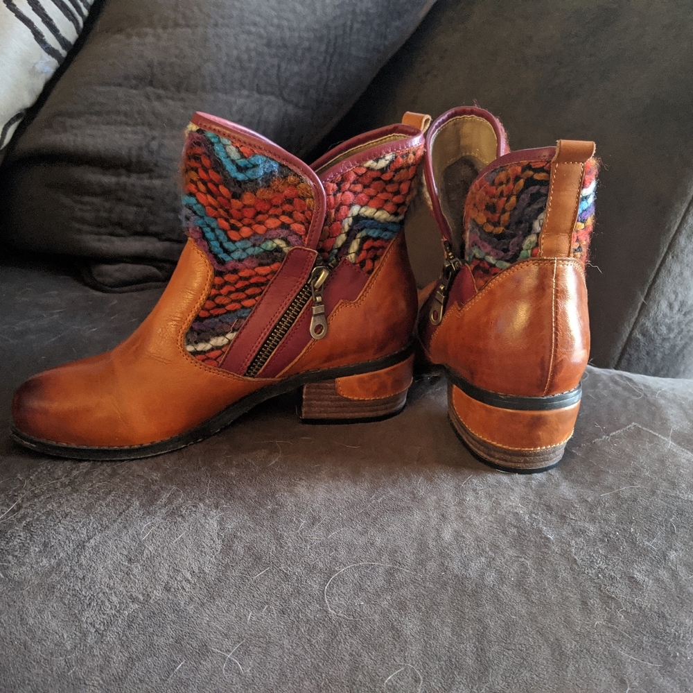 Elite Brown knitted boots
